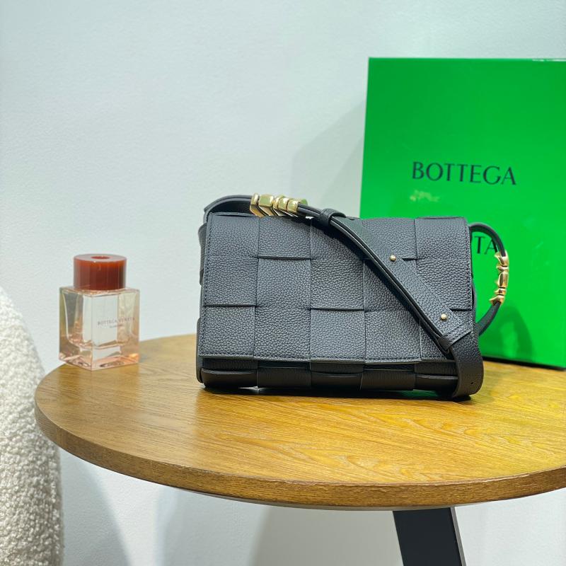 Bottega Veneta Handbags 666870 black
